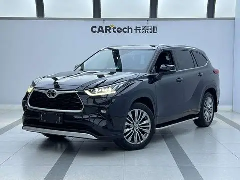 Toyota Highlander 2022 — фото 1