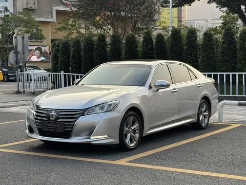 Toyota Crown 2015