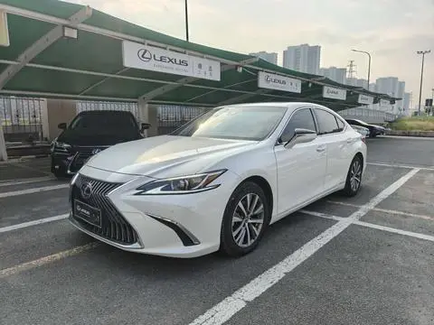 Lexus ES 2021