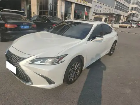 Lexus ES 2022