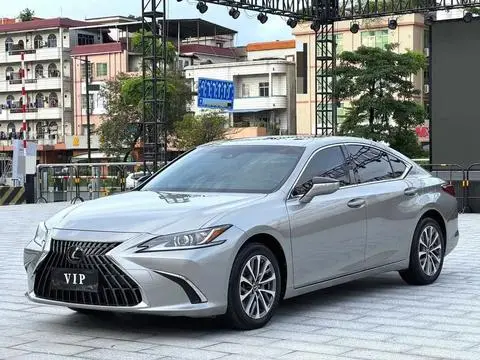 Lexus ES 2022 — фото 1