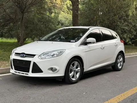 Ford Focus 2012 — фото 1