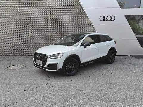 Audi Q2L 2020 — фото 1