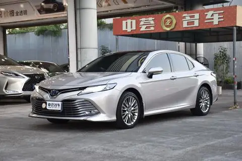 Toyota Camry 2018 — фото 1