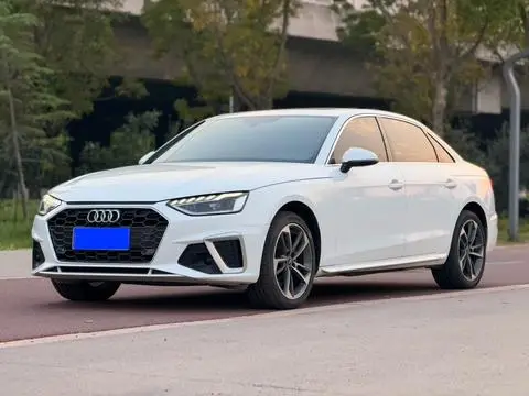 Audi A4L 2022 — фото 1