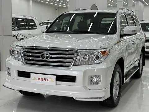 Toyota 兰德酷路泽 2015 — фото 1
