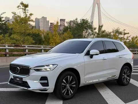 Volvo XC60 2024 — фото 1