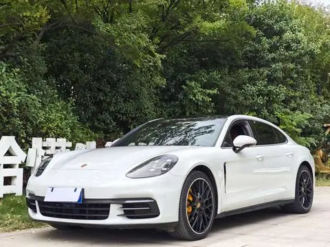 Porsche Panamera 2019 — фото 1