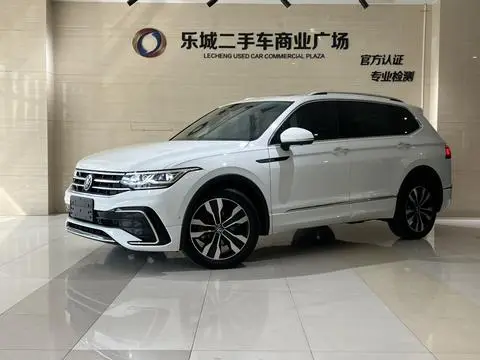 Volkswagen Tiguan L 2023 — фото 1