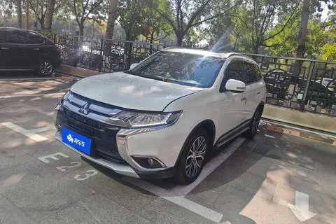 Mitsubishi 欧蓝德 2018 — фото 1