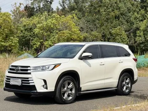Toyota Highlander 2018 — фото 1