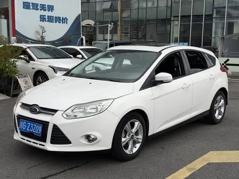 Ford Focus 2012 — фото 1