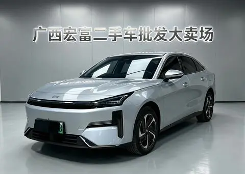 Geely L6 2025