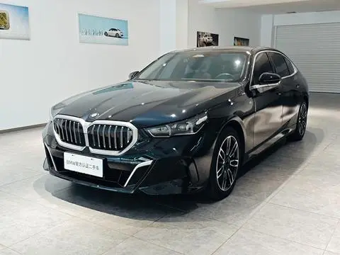 BMW 5 Series 2024 — фото 1