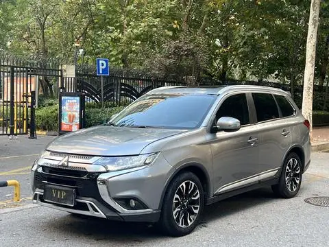 Mitsubishi 欧蓝德 2019 — фото 1