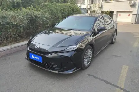 Toyota Camry 2024 — фото 1