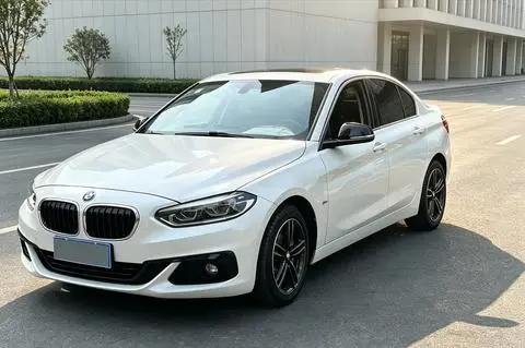 BMW 1 Series 2018 — фото 1