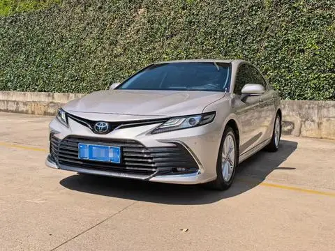 Toyota Camry 2021 — фото 1