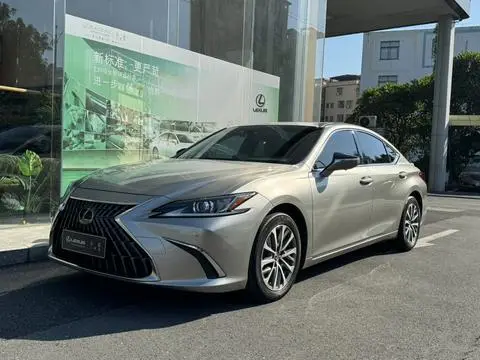 Lexus ES 2022