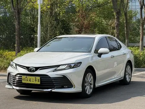 Toyota Camry 2023 — фото 1