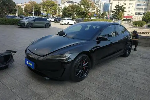 Tesla Model 3 2024