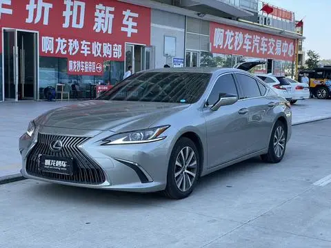 Lexus ES 2020