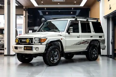 Toyota Land Cruiser 70 2023 — фото 1