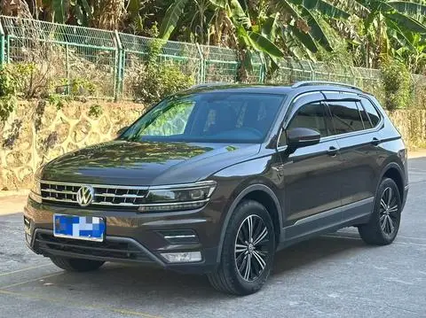 Volkswagen Tiguan L 2017 — фото 1