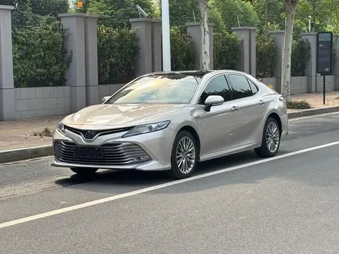 Toyota Camry 2019 — фото 1