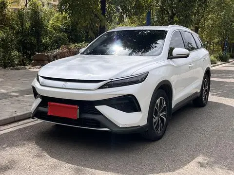 BYD 宋Pro DM 2025 — фото 1