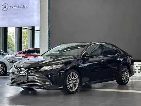 Toyota Camry 2018 — фото 1