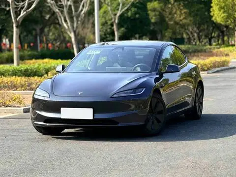 Tesla Model 3 2025 — фото 1