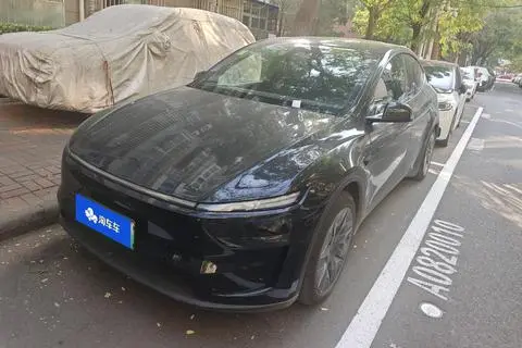 Tesla Model Y L 2026