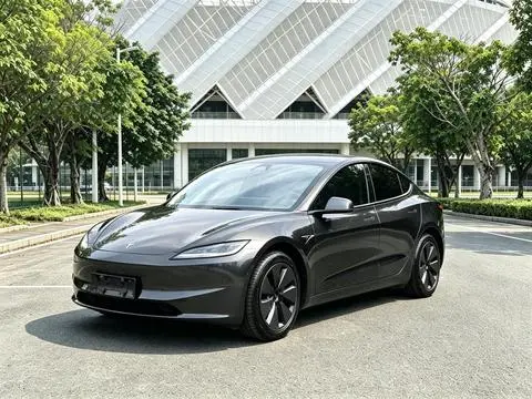 Tesla Model 3 2025 — фото 1