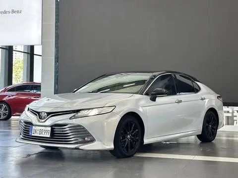 Toyota Camry 2019 — фото 1