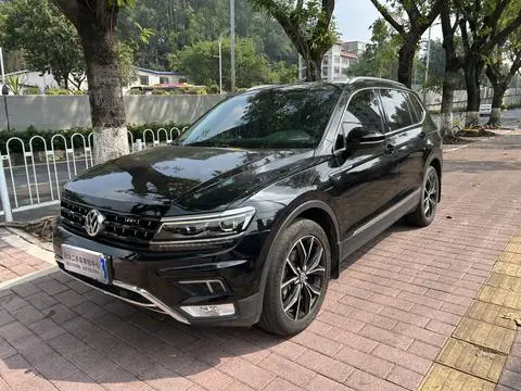 Volkswagen Tiguan L 2018 — фото 1
