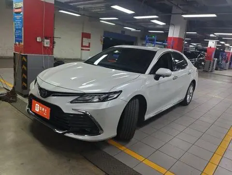 Toyota Camry 2023 — фото 1