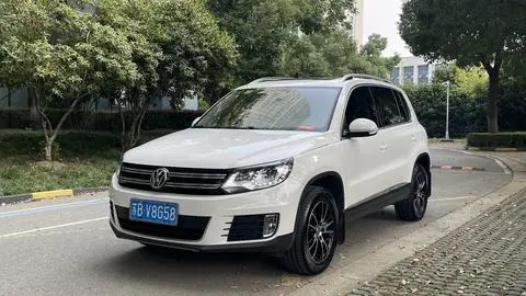 Volkswagen Tiguan 2015 — фото 1