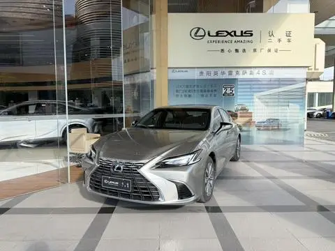 Lexus ES 2025