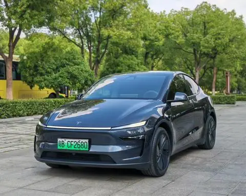 Tesla Model Y 2025 — фото 1