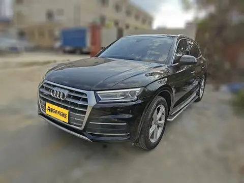 Audi Q5L 2020 — фото 1
