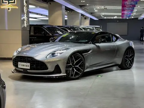 Aston Martin DB12 2024
