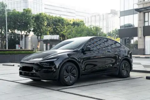 Tesla Model Y 2025 — фото 1