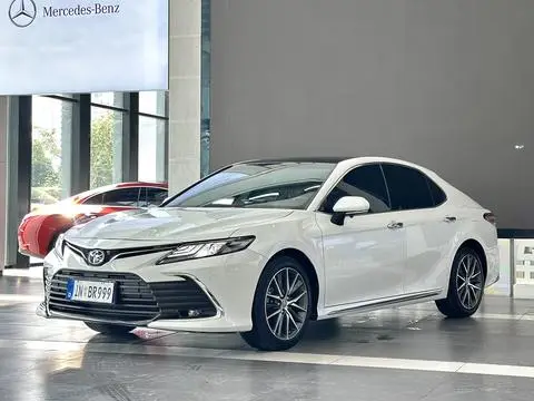 Toyota Camry 2023 — фото 1