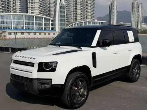 Land Rover Defender 2024