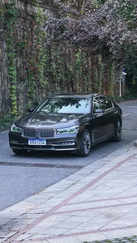 BMW 7 Series 2018 — фото 1