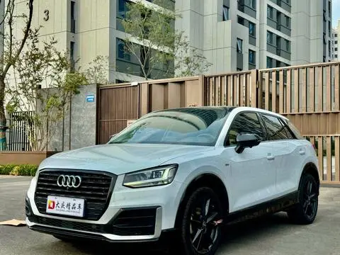 Audi Q2L 2020 — фото 1