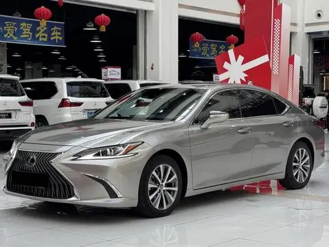 Lexus ES 2018 — фото 1