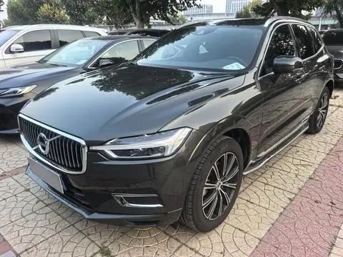 Volvo XC60 2021 — фото 1
