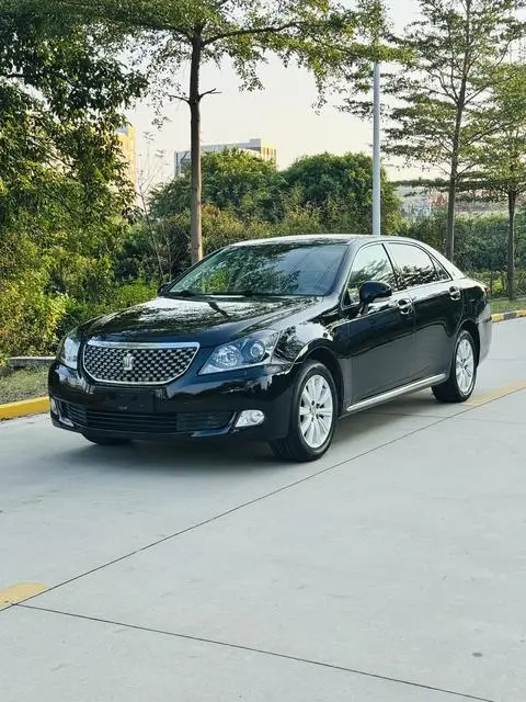 Toyota Crown 2011